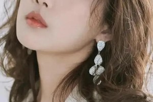 李艺彤《乘风2025》撕破娱乐圈虚伪面具