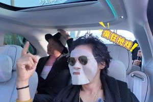 向佐抽象穿搭引热议：从富二代到网络红人