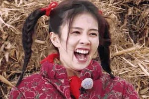 白鹿憨笑表情包爆火，《奔跑吧》常驻表现亮眼