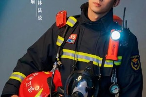 黄景瑜《他从火光中走来》演技获赞，消防员角色对比引热议