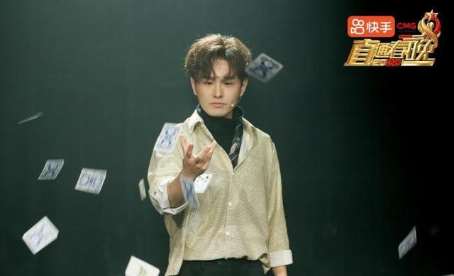 邓男子魔术表演