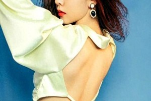宋妍霏美背写真展现完美身材