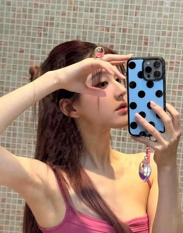 赵露思棕红马尾