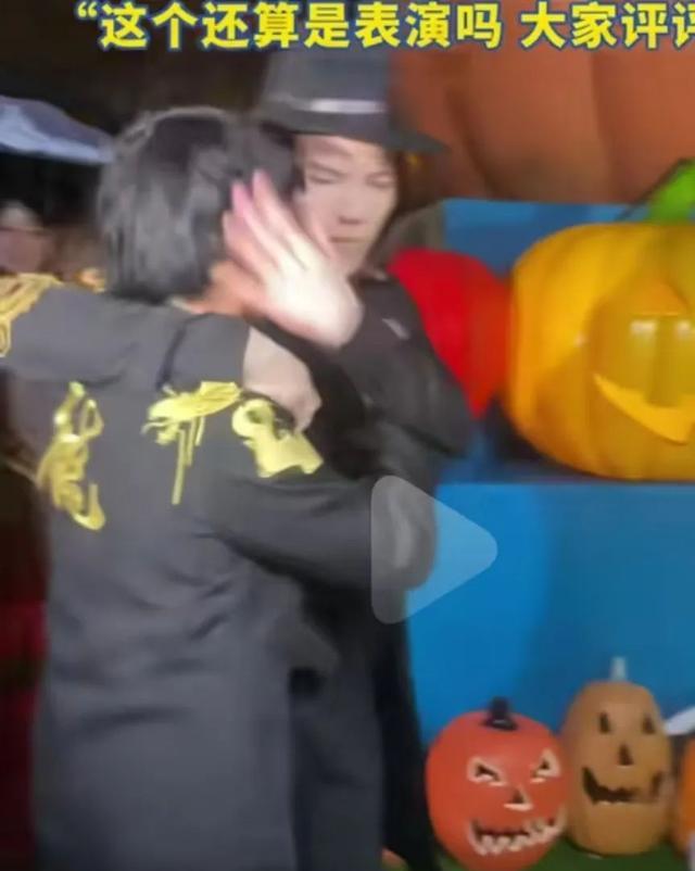 向佐扇李小龙模仿者巴掌现场