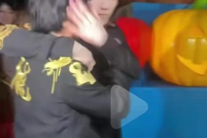 向佐扇李小龙模仿者巴掌事件引发争议